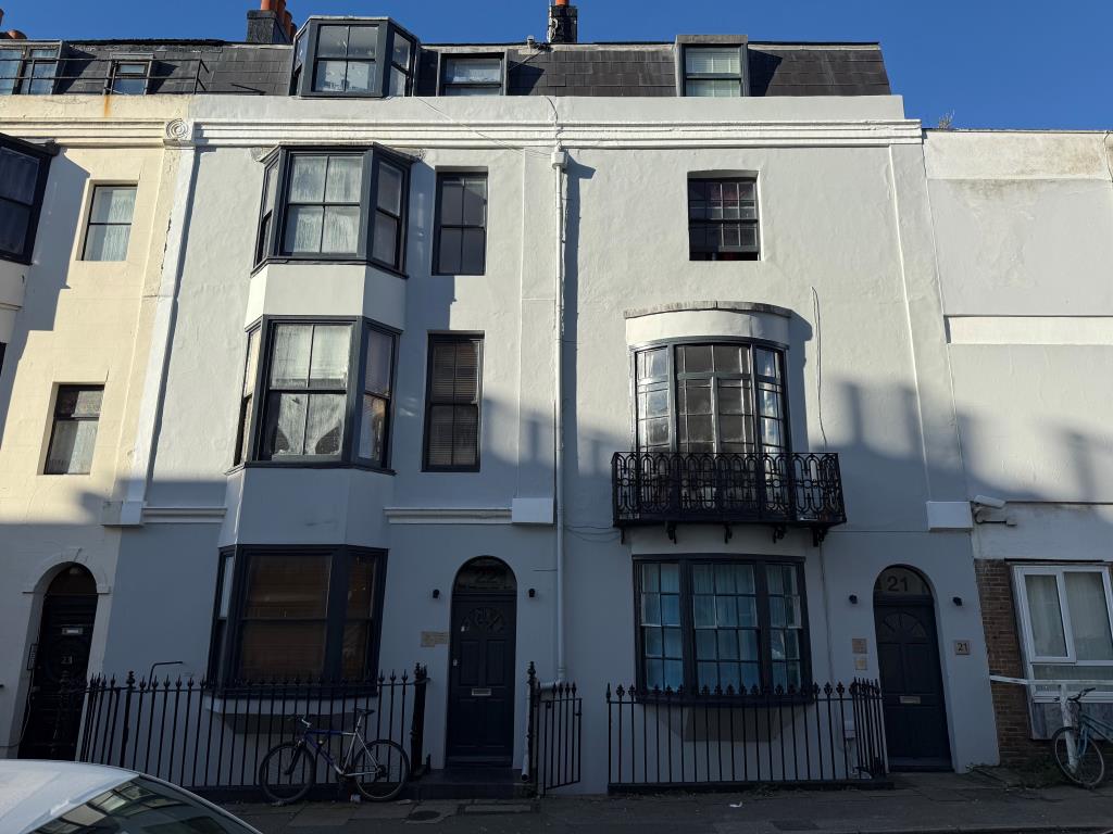 Lot: 139 - FIVE STUDIO FLATS PRODUCING APPROX. £52,000 PER ANNUM JUST OFF BRIGHTON SEAFRONT - View of property from Burlington Street